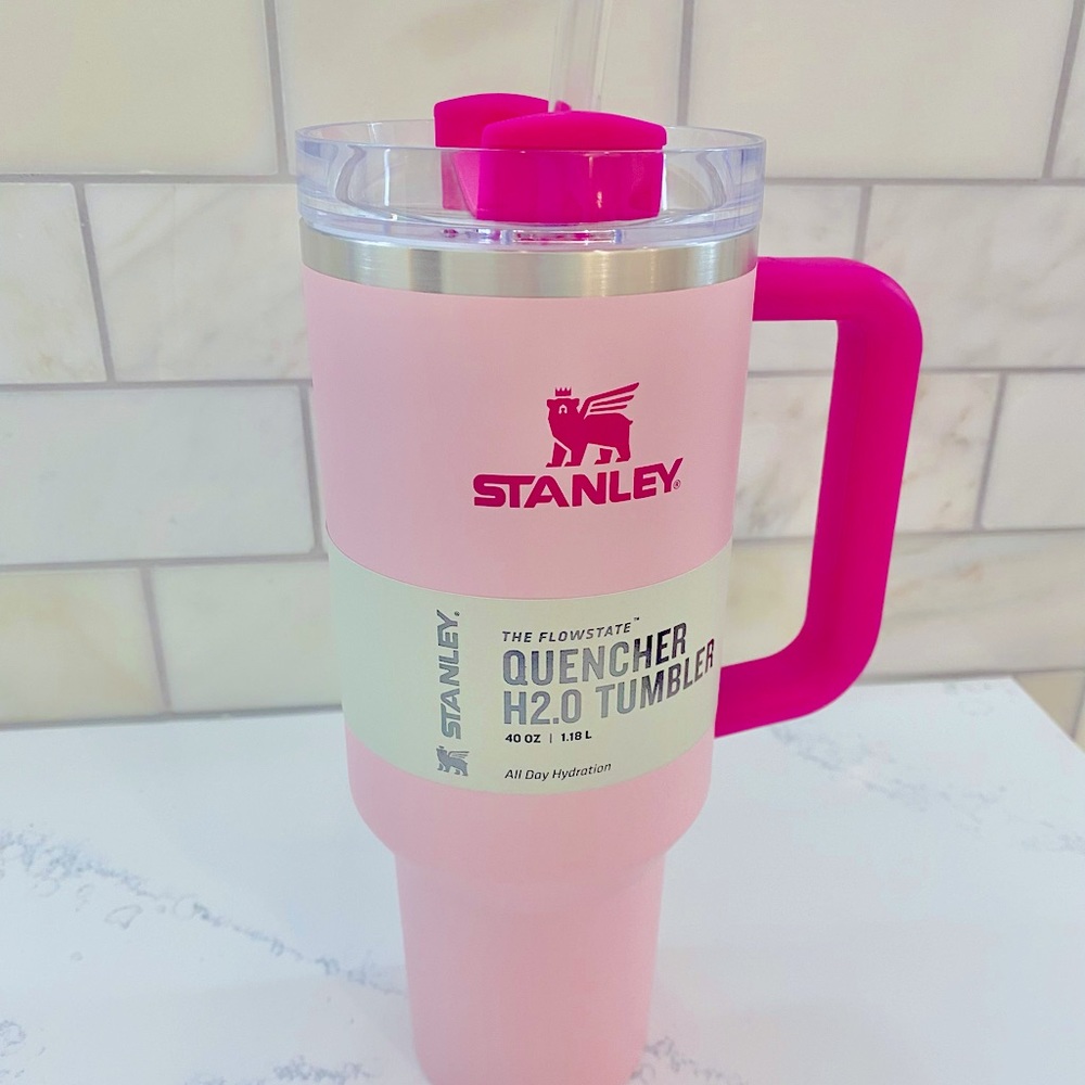 Stanley Quencher 40oz in Flamingo Pink